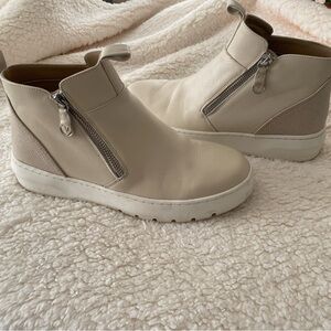 Vionic Cream Ankle Booties with Zipper
